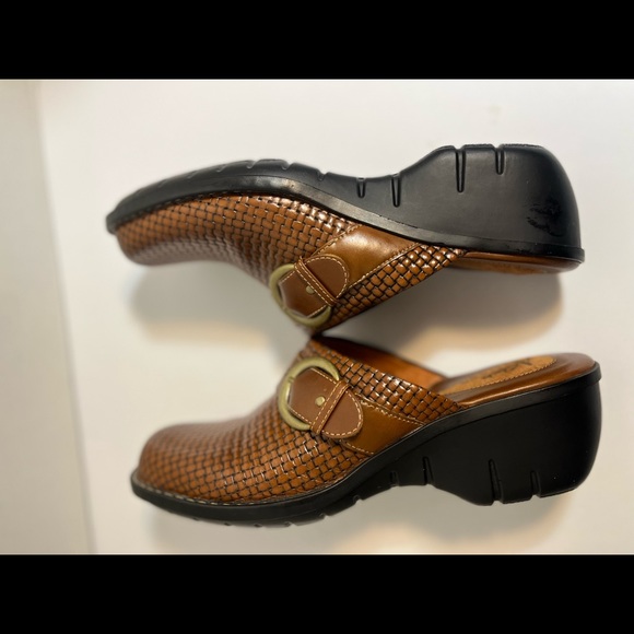 Clarks Artisan Collection Beige Leather Mule Slip-on Heel Shoe Women Size 8M - Picture 13 of 16